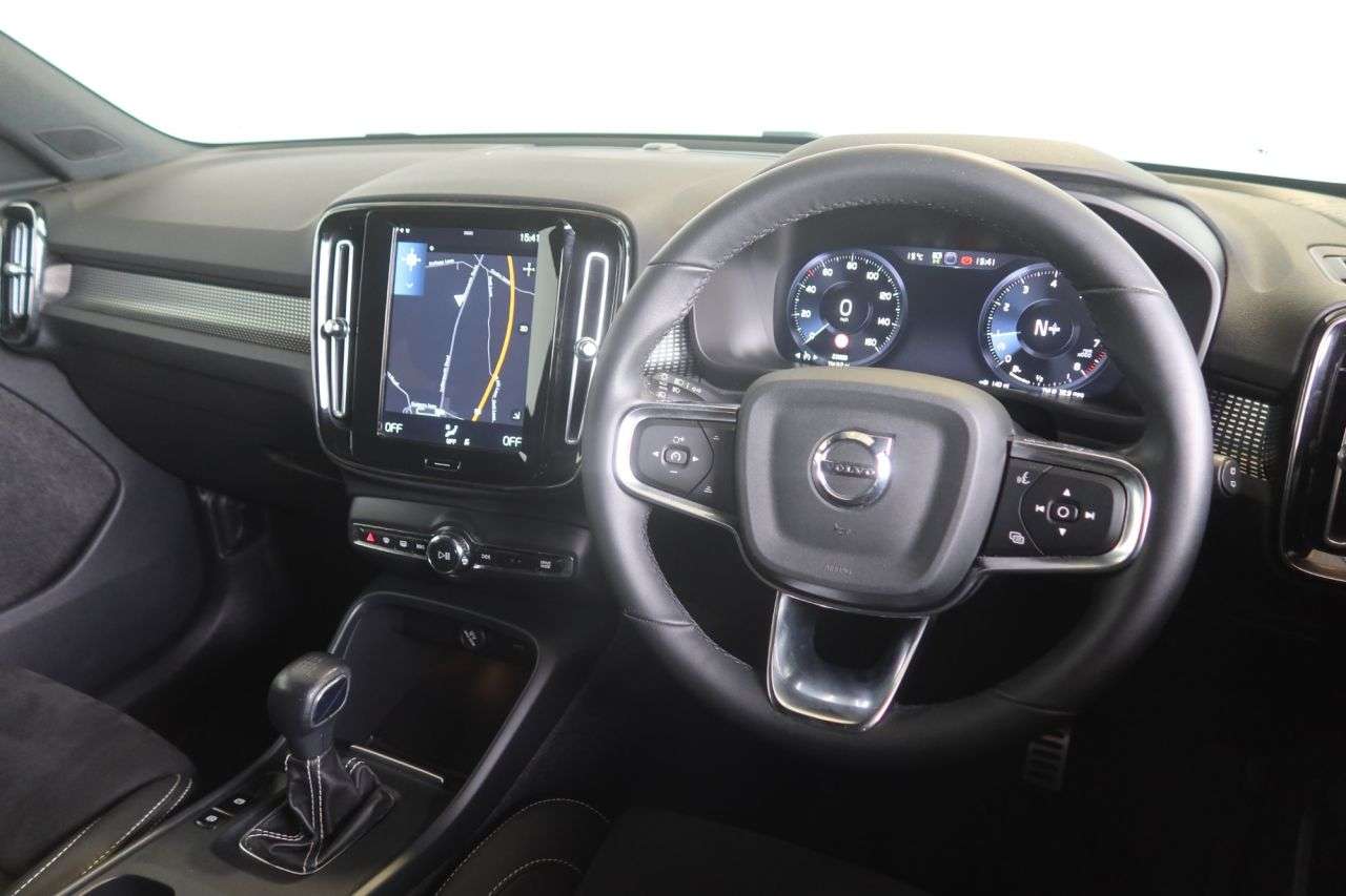 2021 VOLVO XC40 2021 VOLVO XC40