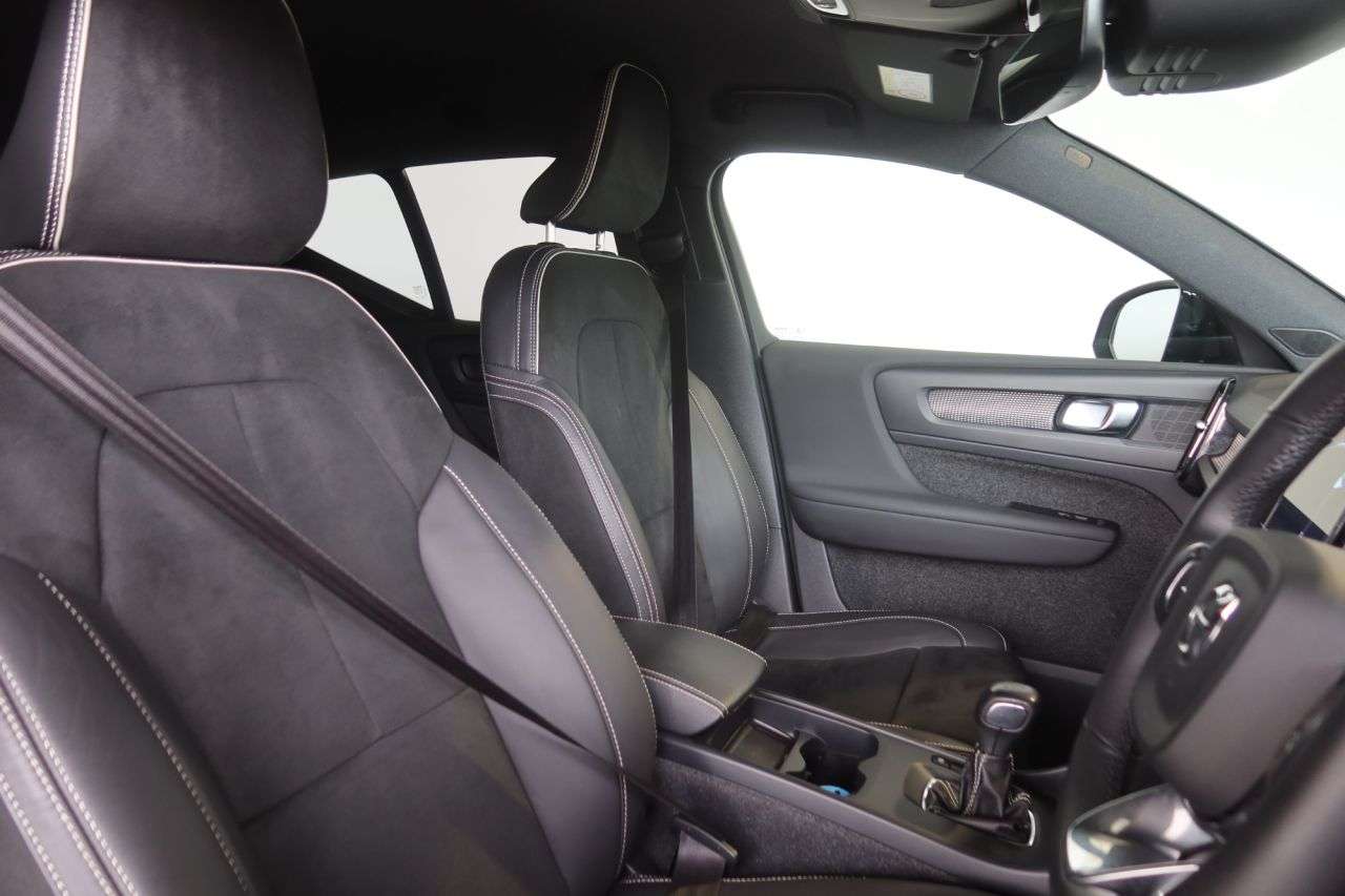 2021 VOLVO XC40 2021 VOLVO XC40