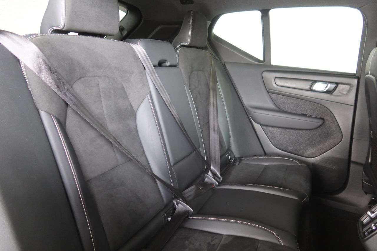 2021 VOLVO XC40 2021 VOLVO XC40