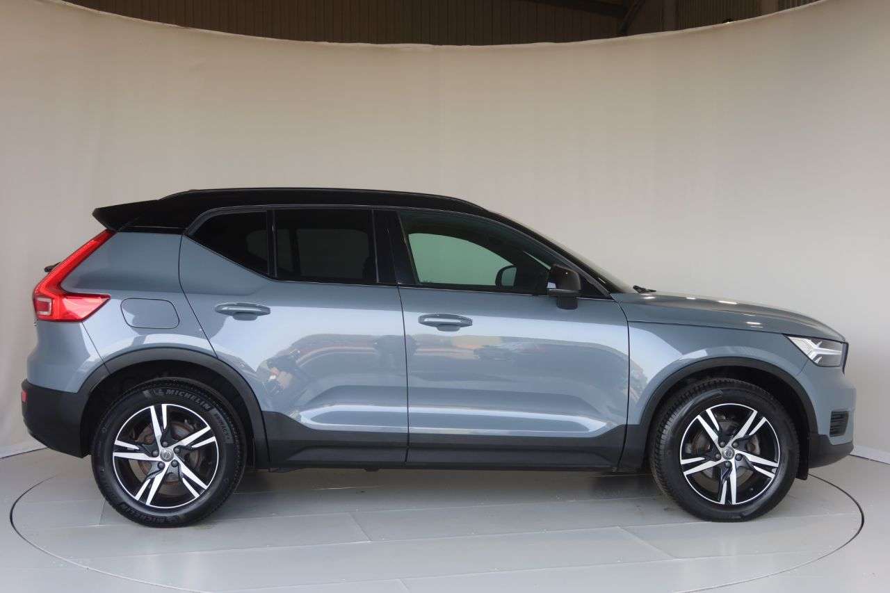 A 2022 VOLVO XC40 1.5 T3 R-Design SUV 5dr Petrol Manual Euro 6 (s/s) (163 ps) FULL SERVICE HI A 2022 VOLVO XC40 1.5 T3 R-Design SUV 5dr Petrol Manual Euro 6 (s/s) (163 ps) FULL SERVICE HI