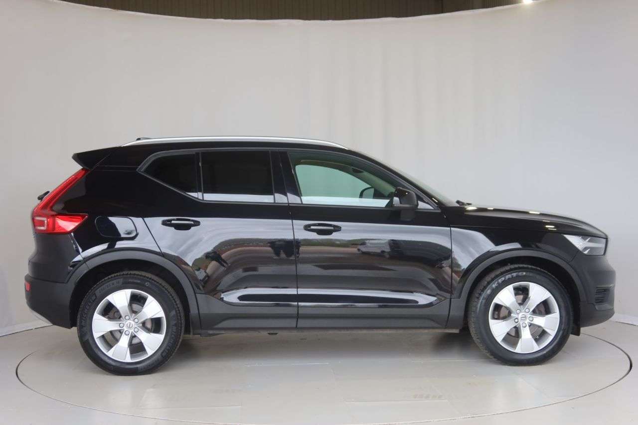 A 2022 VOLVO XC40 1.5 T3 Momentum SUV 5dr Petrol Manual Euro 6 (s/s) (163 ps) OPTICAL REAR SE A 2022 VOLVO XC40 1.5 T3 Momentum SUV 5dr Petrol Manual Euro 6 (s/s) (163 ps) OPTICAL REAR SE