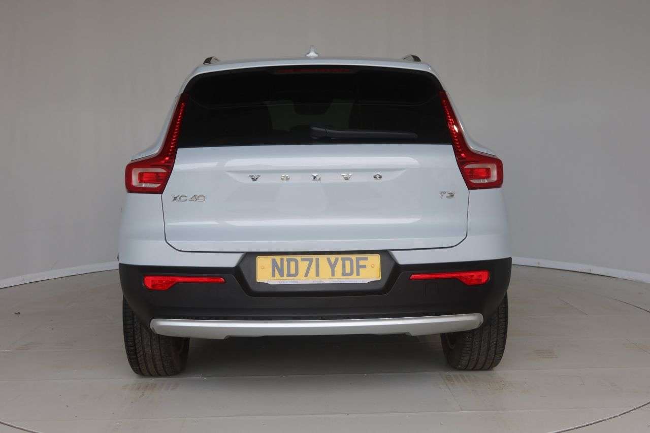 2021 VOLVO XC40 2021 VOLVO XC40