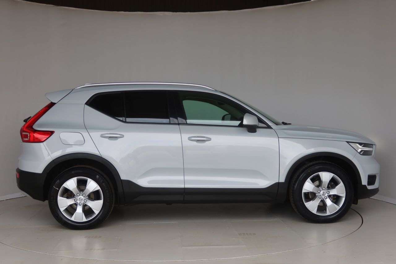 A 2021 VOLVO XC40 1.5 T3 Momentum SUV 5dr Petrol Manual Euro 6 (s/s) (163 ps) OPTICAL REAR SE A 2021 VOLVO XC40 1.5 T3 Momentum SUV 5dr Petrol Manual Euro 6 (s/s) (163 ps) OPTICAL REAR SE