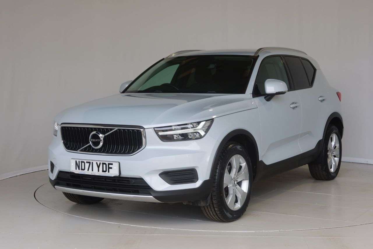 A 2021 VOLVO XC40 1.5 T3 Momentum SUV 5dr Petrol Manual Euro 6 (s/s) (163 ps) OPTICAL REAR SE A 2021 VOLVO XC40 1.5 T3 Momentum SUV 5dr Petrol Manual Euro 6 (s/s) (163 ps) OPTICAL REAR SE