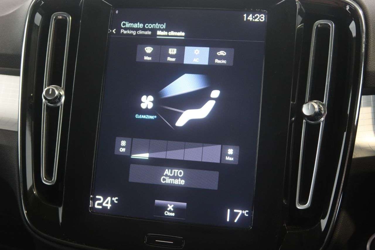 2021 VOLVO XC40 2021 VOLVO XC40