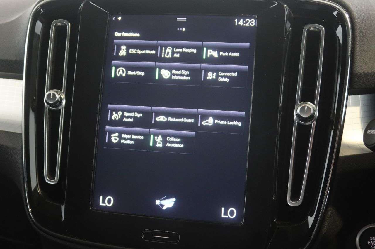 2021 VOLVO XC40 2021 VOLVO XC40