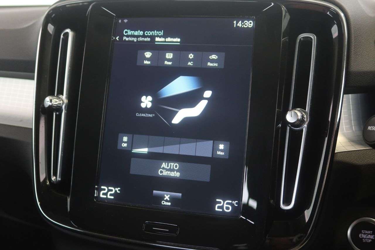 2022 VOLVO XC40 2022 VOLVO XC40