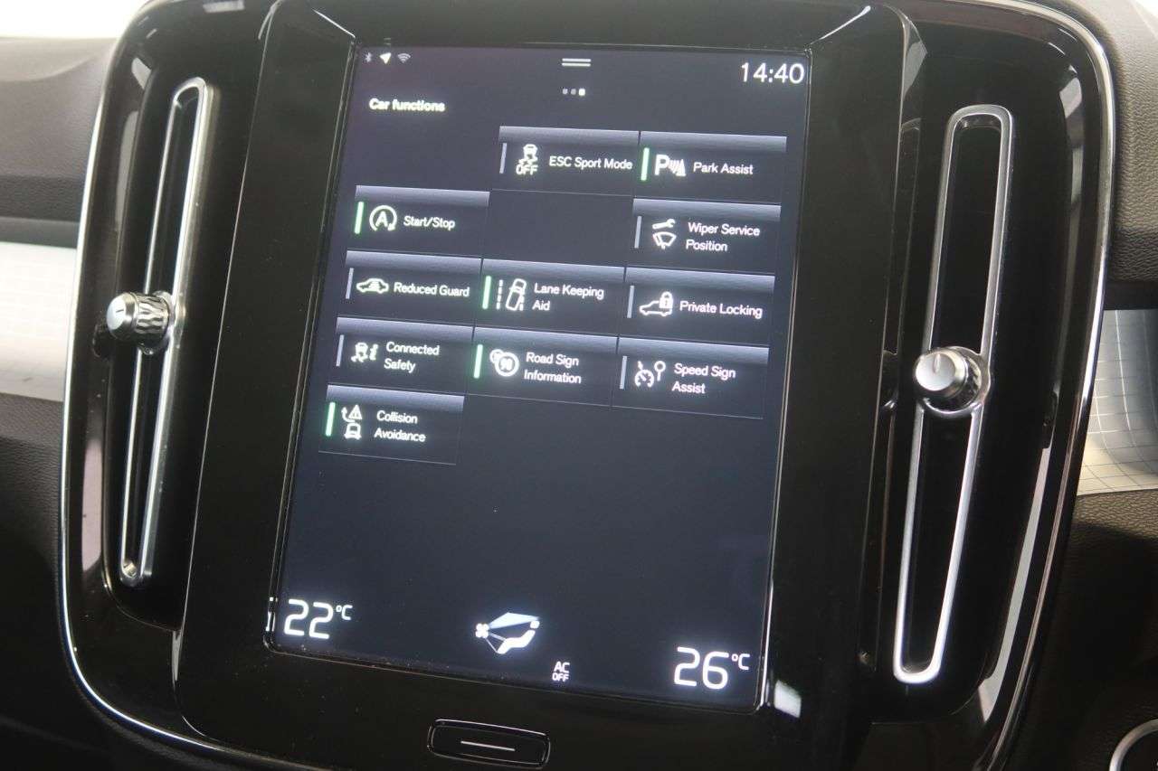 2022 VOLVO XC40 2022 VOLVO XC40