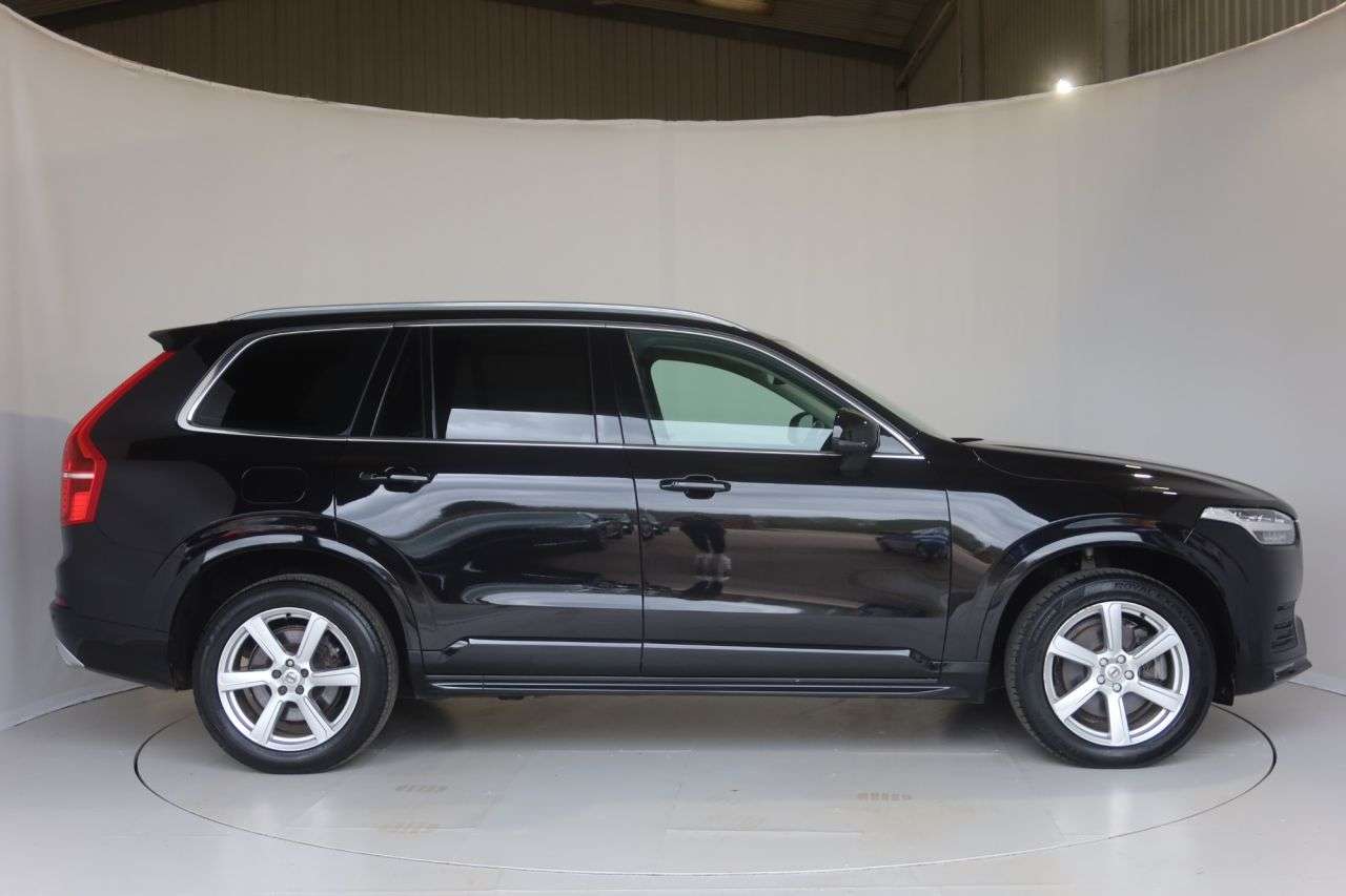 A 2021 VOLVO XC90 2.0 B5 MHEV Momentum SUV 5dr Diesel Hybrid Auto 4WD Euro 6 (s/s) (235 ps) P A 2021 VOLVO XC90 2.0 B5 MHEV Momentum SUV 5dr Diesel Hybrid Auto 4WD Euro 6 (s/s) (235 ps) P