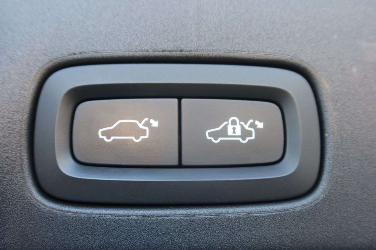 2022 VOLVO V90 2022 VOLVO V90