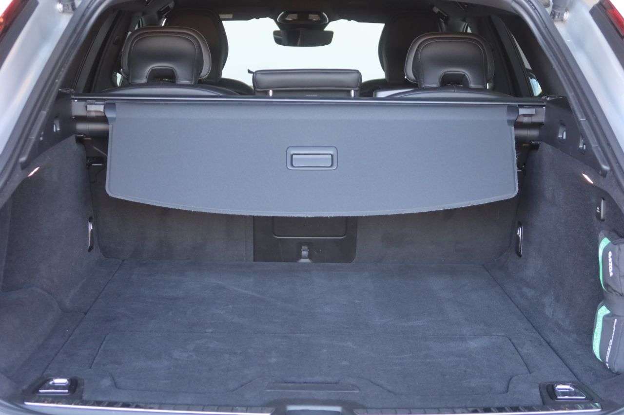 2022 VOLVO V90 2022 VOLVO V90