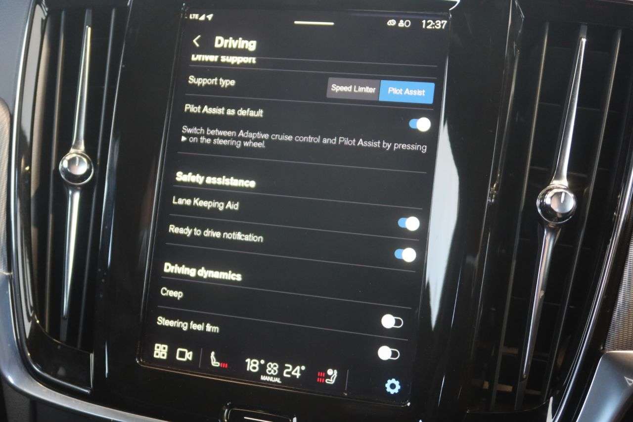 2022 VOLVO V90 2022 VOLVO V90