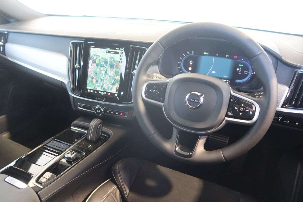2022 VOLVO V90 2022 VOLVO V90
