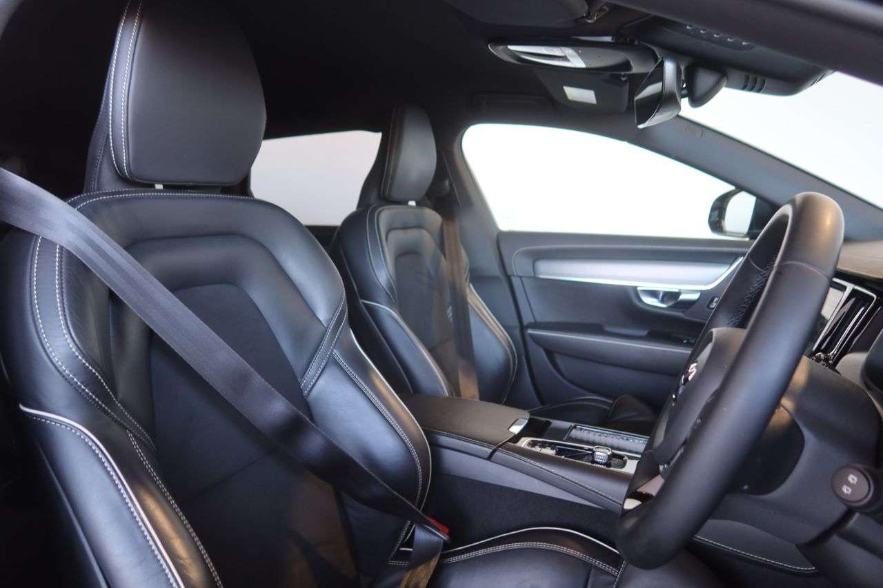 2022 VOLVO V90 2022 VOLVO V90