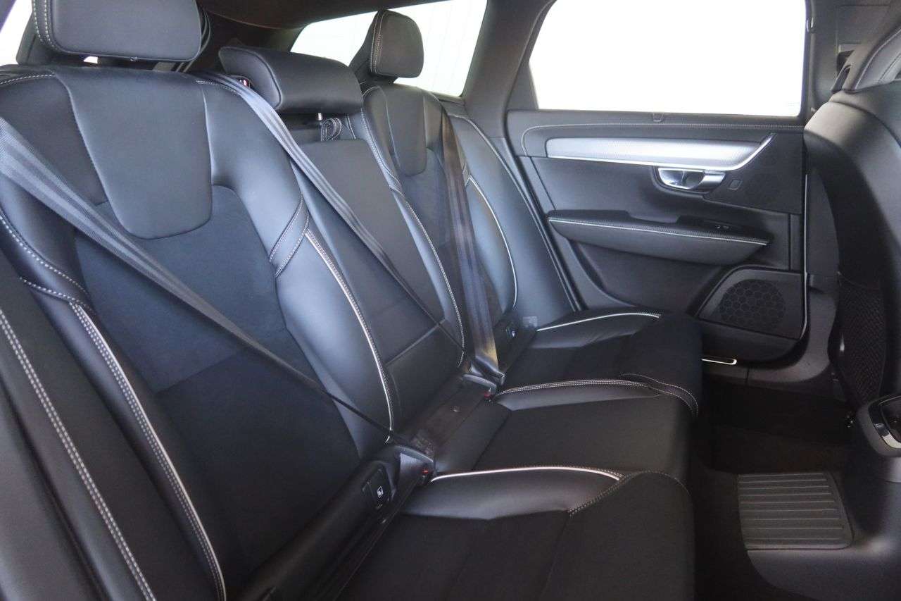 2022 VOLVO V90 2022 VOLVO V90
