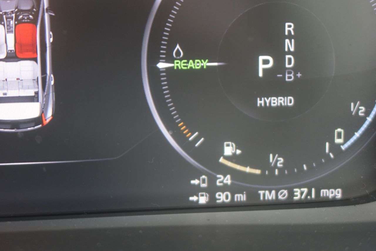 2023 VOLVO XC40 2023 VOLVO XC40