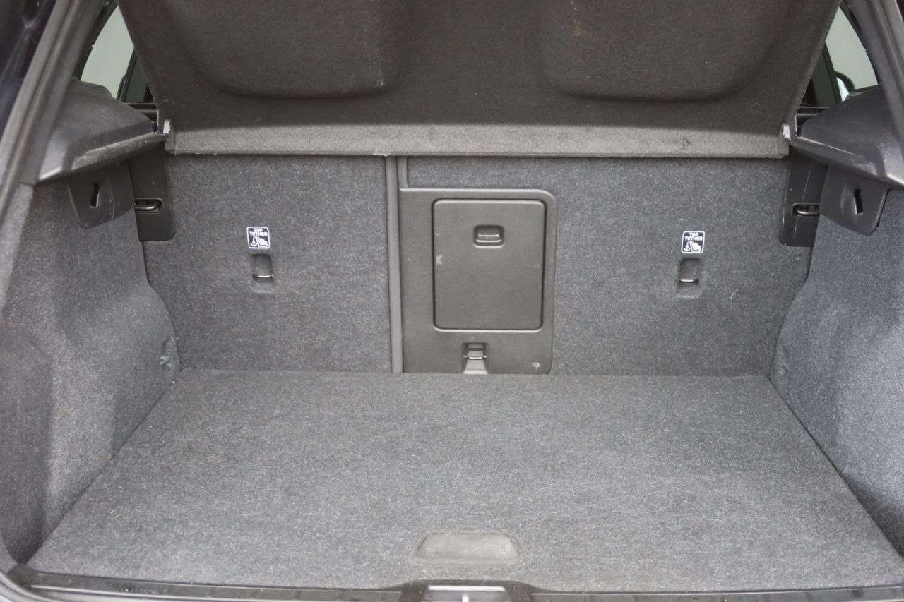 2023 VOLVO XC40 2023 VOLVO XC40