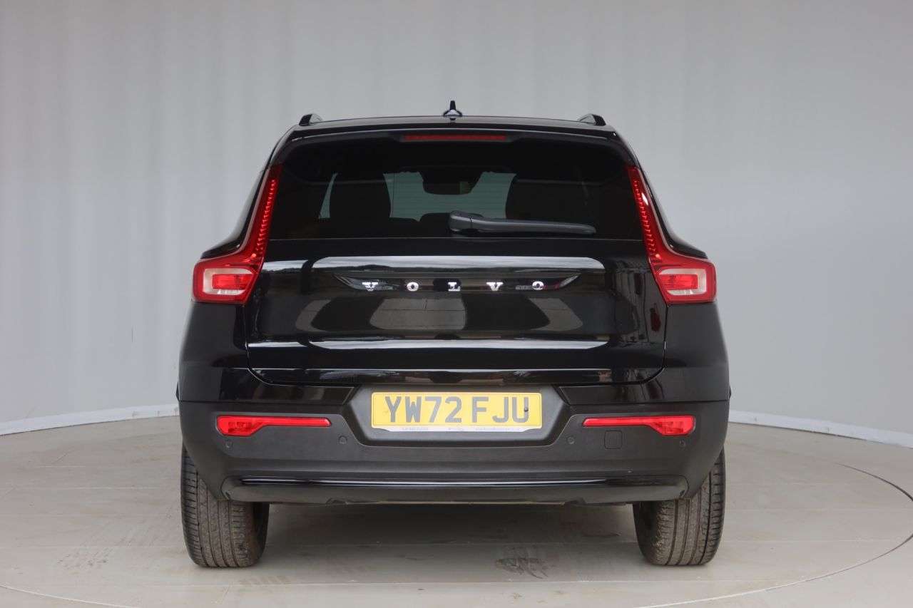 2023 VOLVO XC40 2023 VOLVO XC40