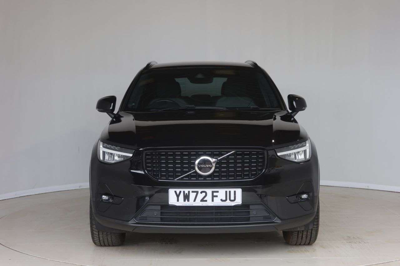 2023 VOLVO XC40 2023 VOLVO XC40