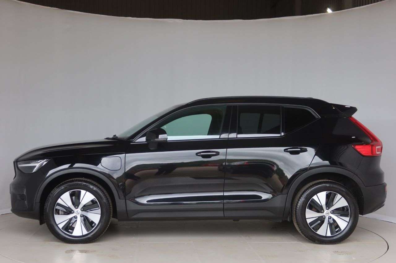 2023 VOLVO XC40 2023 VOLVO XC40