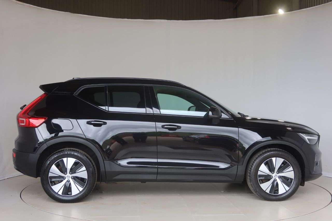 A 2023 VOLVO XC40 1.5h T4 Recharge 10.7kWh Plus SUV 5dr Petrol Plug-in Hybrid Auto Euro 6 (s/ A 2023 VOLVO XC40 1.5h T4 Recharge 10.7kWh Plus SUV 5dr Petrol Plug-in Hybrid Auto Euro 6 (s/