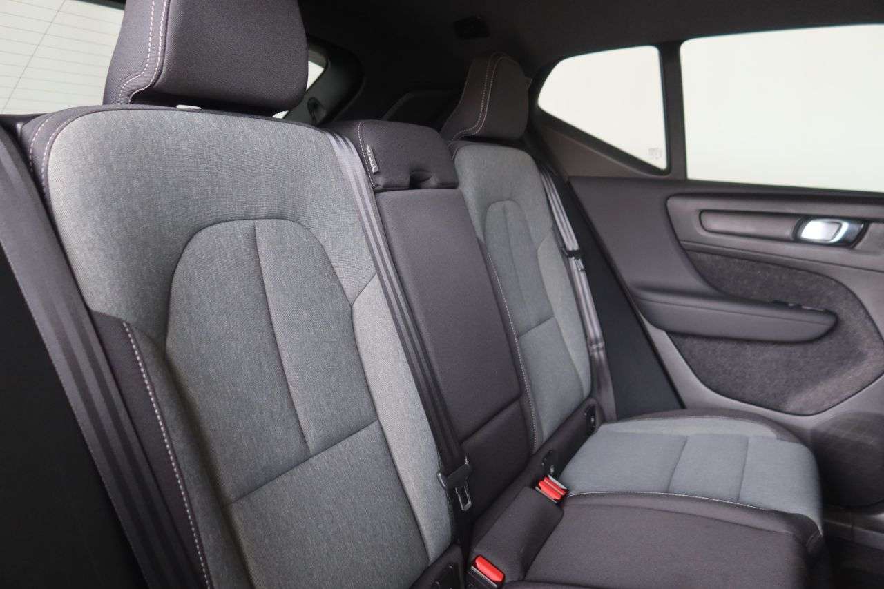 2023 VOLVO XC40 2023 VOLVO XC40