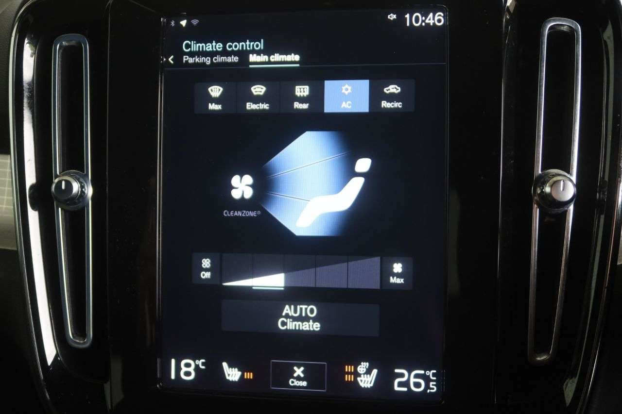2023 VOLVO XC40 2023 VOLVO XC40