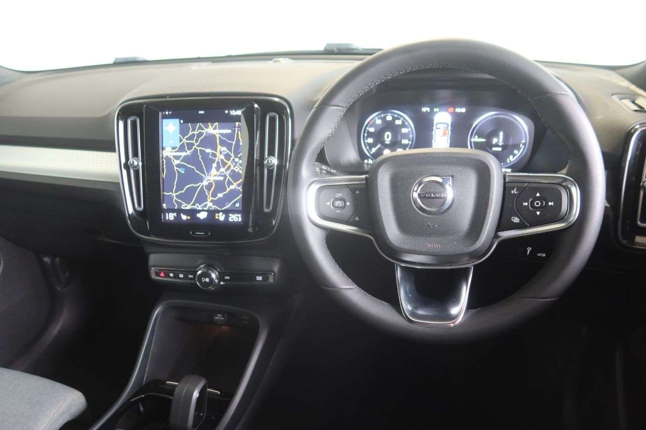 2023 VOLVO XC40 2023 VOLVO XC40