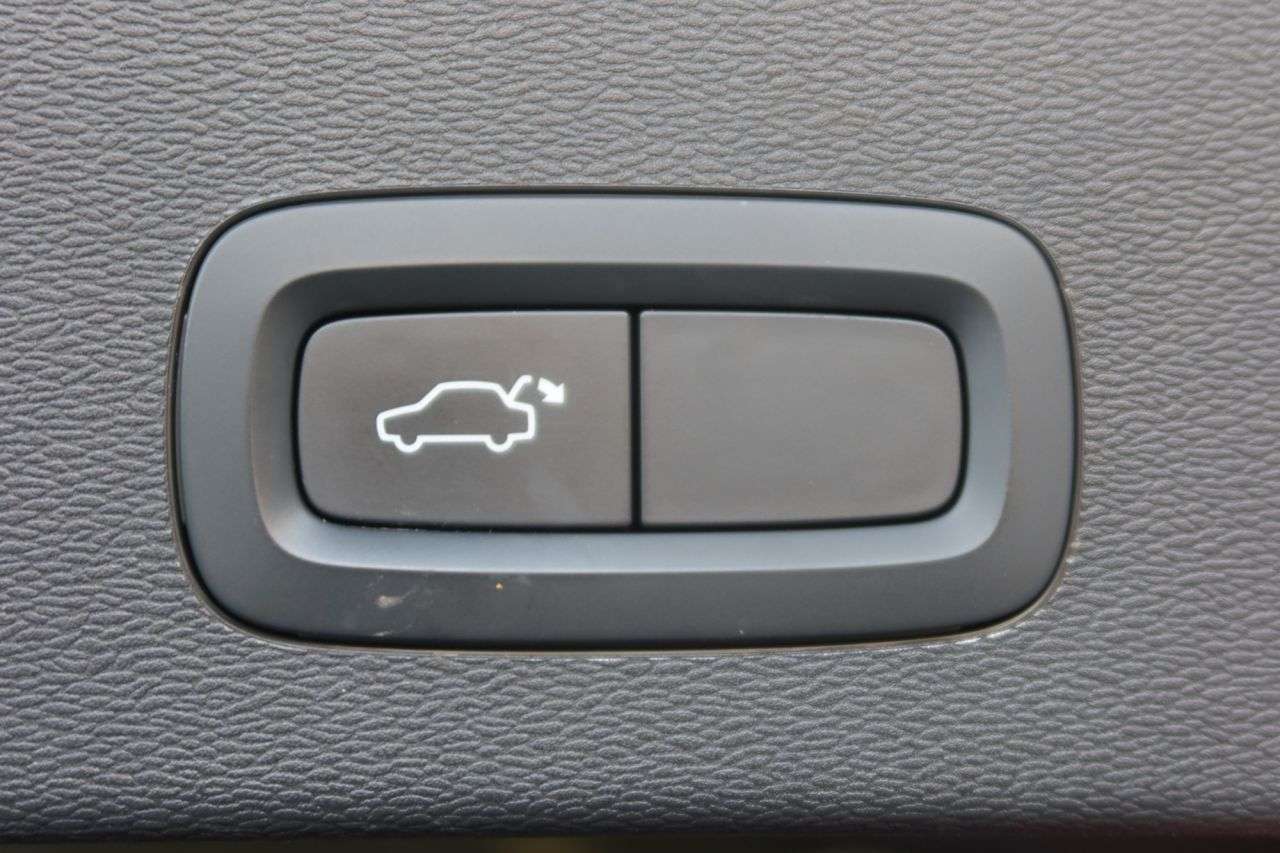 2023 VOLVO C40 2023 VOLVO C40