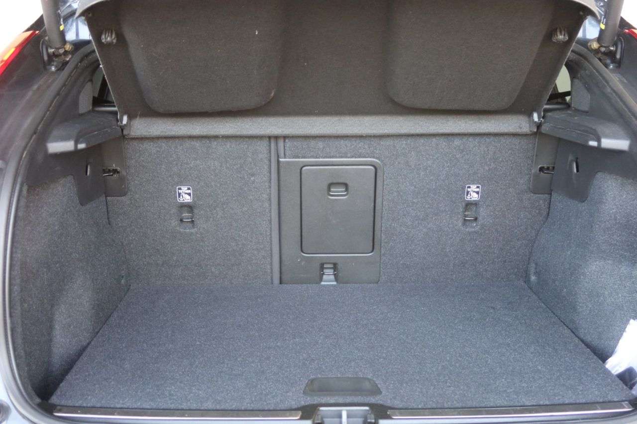 2023 VOLVO C40 2023 VOLVO C40