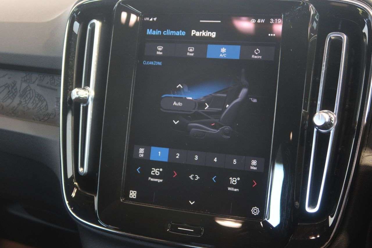 2023 VOLVO C40 2023 VOLVO C40