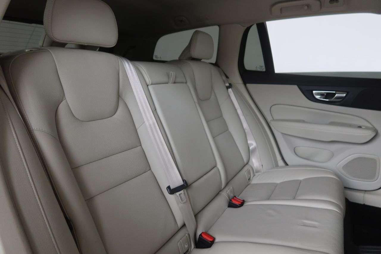 2021 VOLVO V60 2021 VOLVO V60