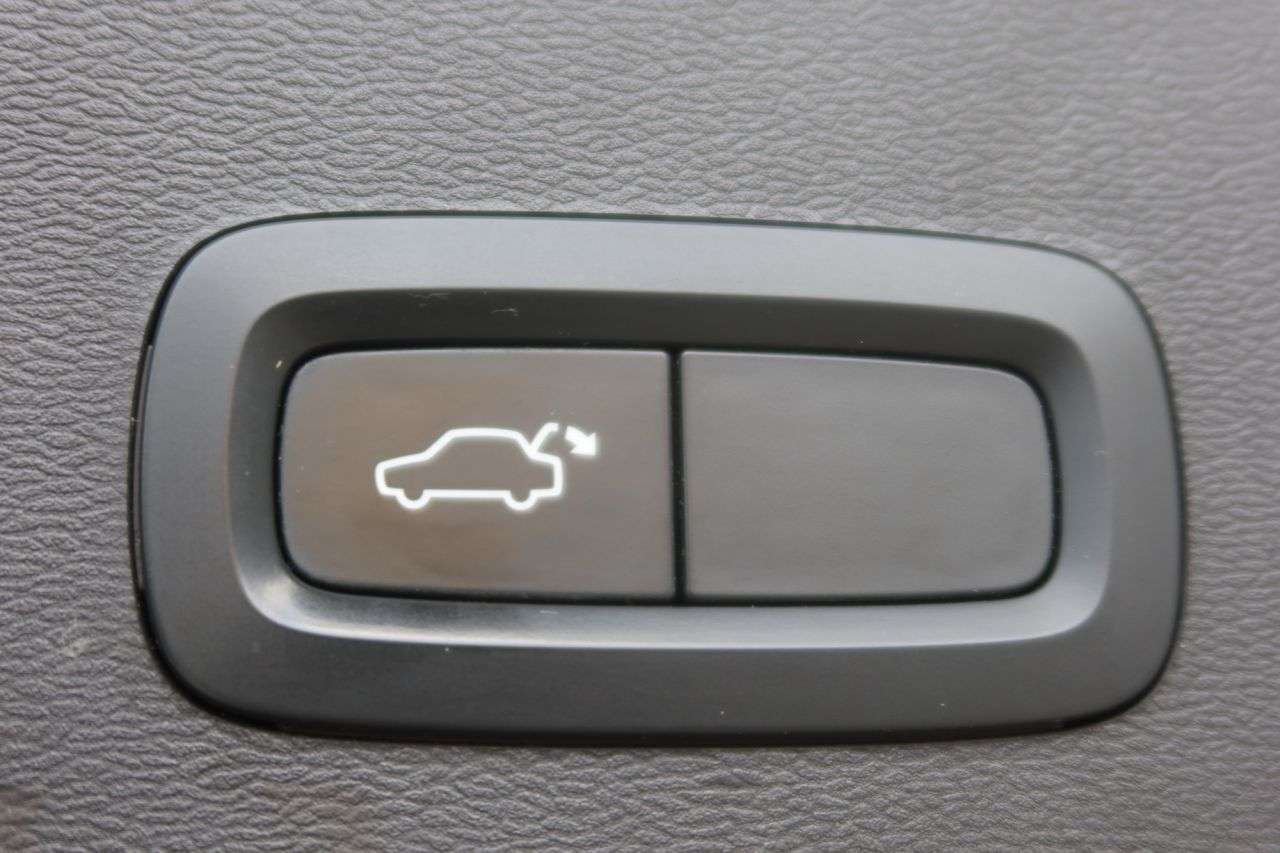 2022 VOLVO XC40 2022 VOLVO XC40