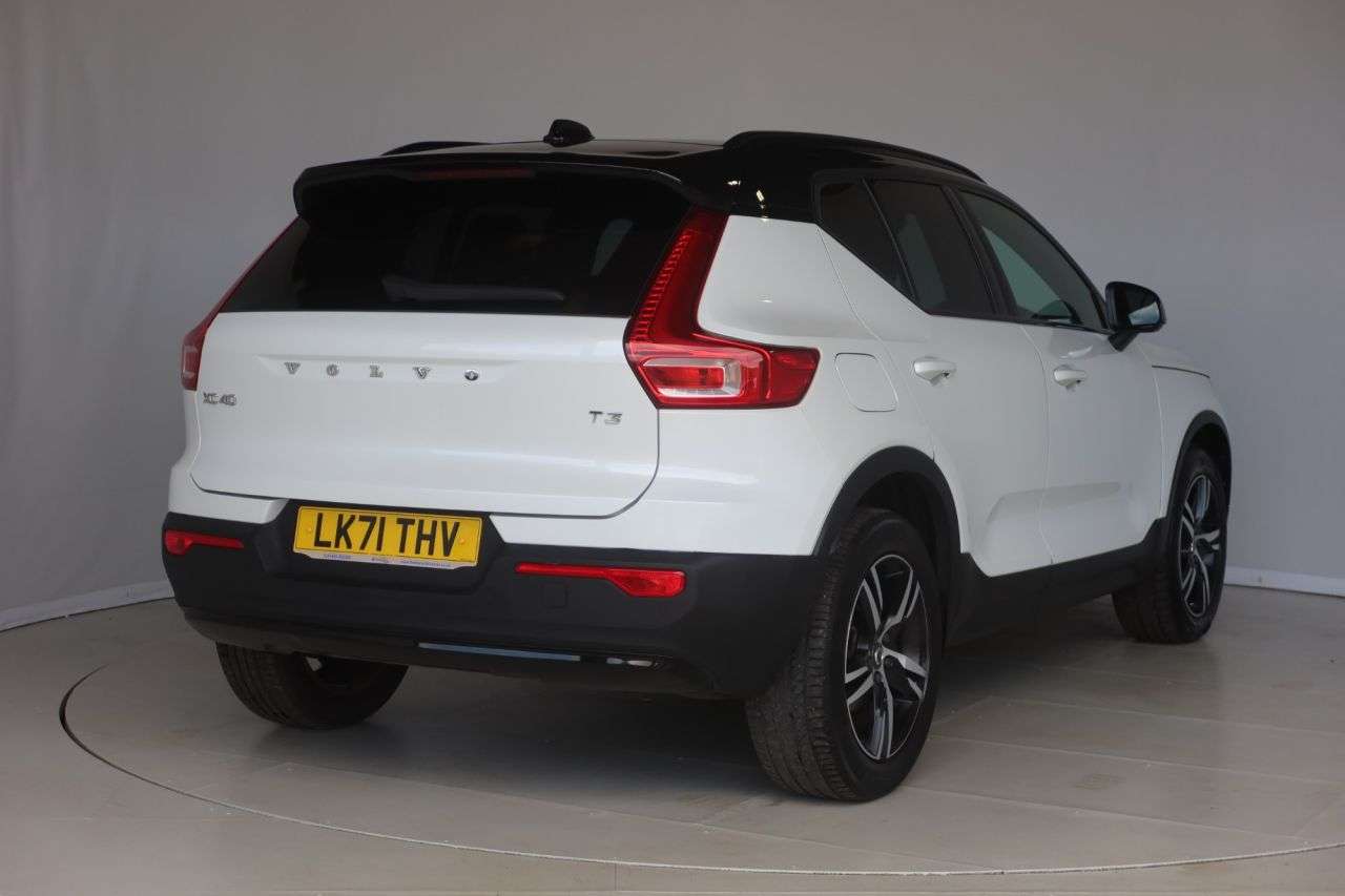 2022 VOLVO XC40 2022 VOLVO XC40
