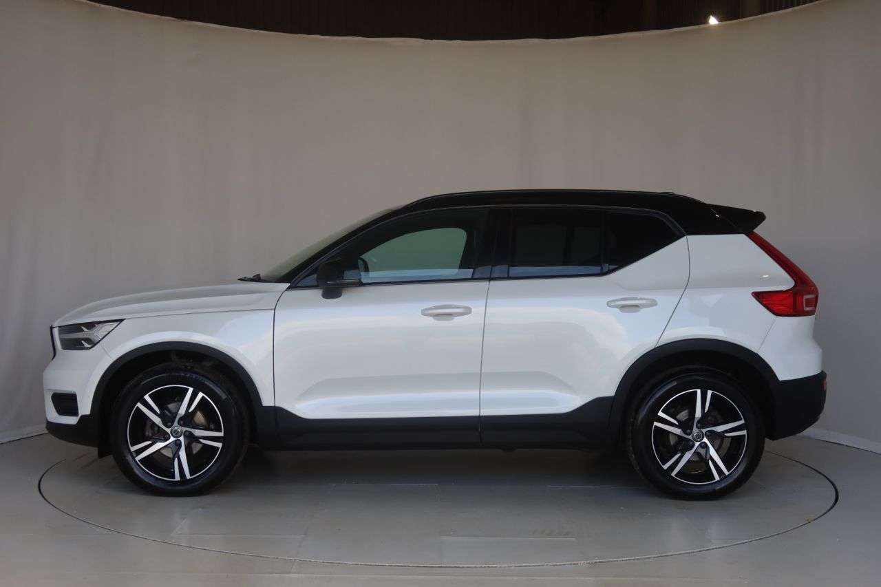 2022 VOLVO XC40 2022 VOLVO XC40