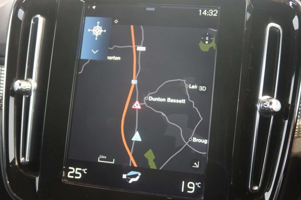 2022 VOLVO XC40 2022 VOLVO XC40