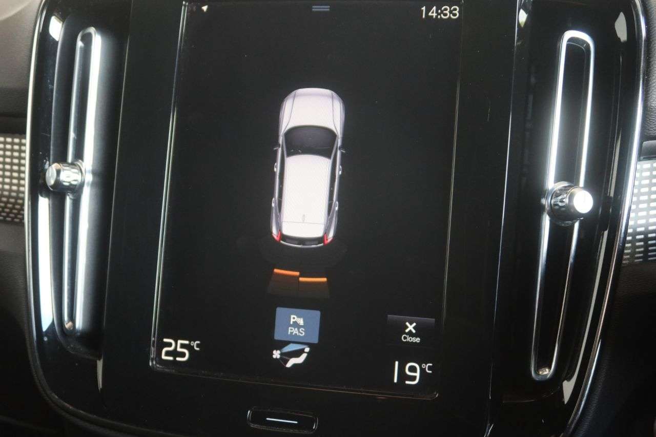 2022 VOLVO XC40 2022 VOLVO XC40