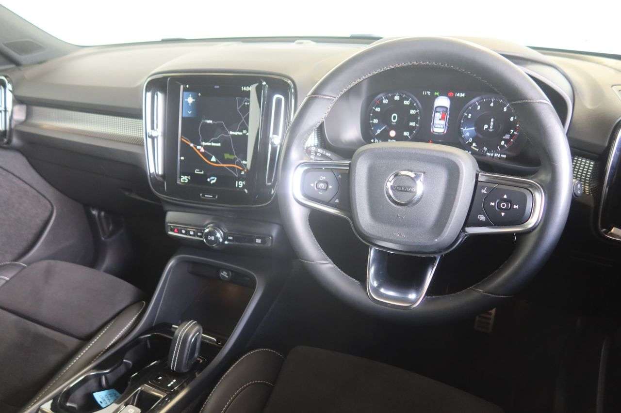 2022 VOLVO XC40 2022 VOLVO XC40