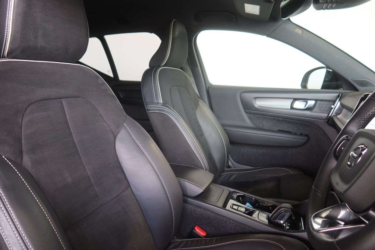 2022 VOLVO XC40 2022 VOLVO XC40