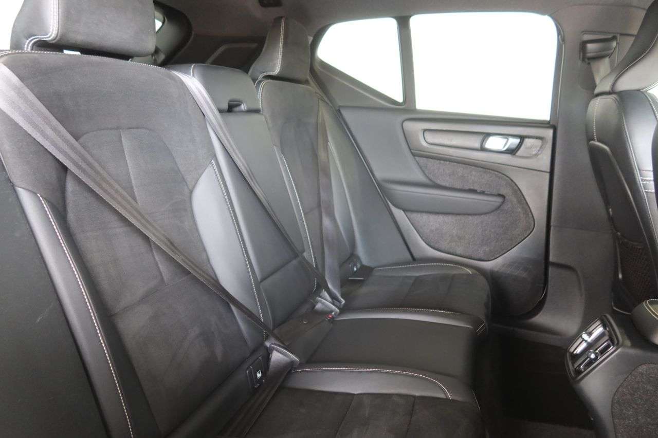 2022 VOLVO XC40 2022 VOLVO XC40