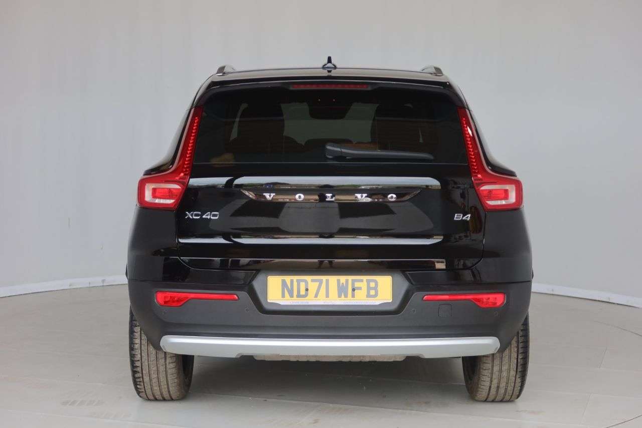 A 2022 VOLVO XC40 2.0 B4 MHEV Inscription SUV 5dr Petrol Hybrid DCT Auto Euro 6 (s/s) (197 ps A 2022 VOLVO XC40 2.0 B4 MHEV Inscription SUV 5dr Petrol Hybrid DCT Auto Euro 6 (s/s) (197 ps