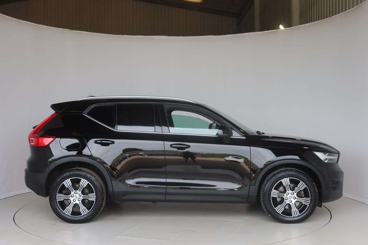 2022 VOLVO XC40 2022 VOLVO XC40