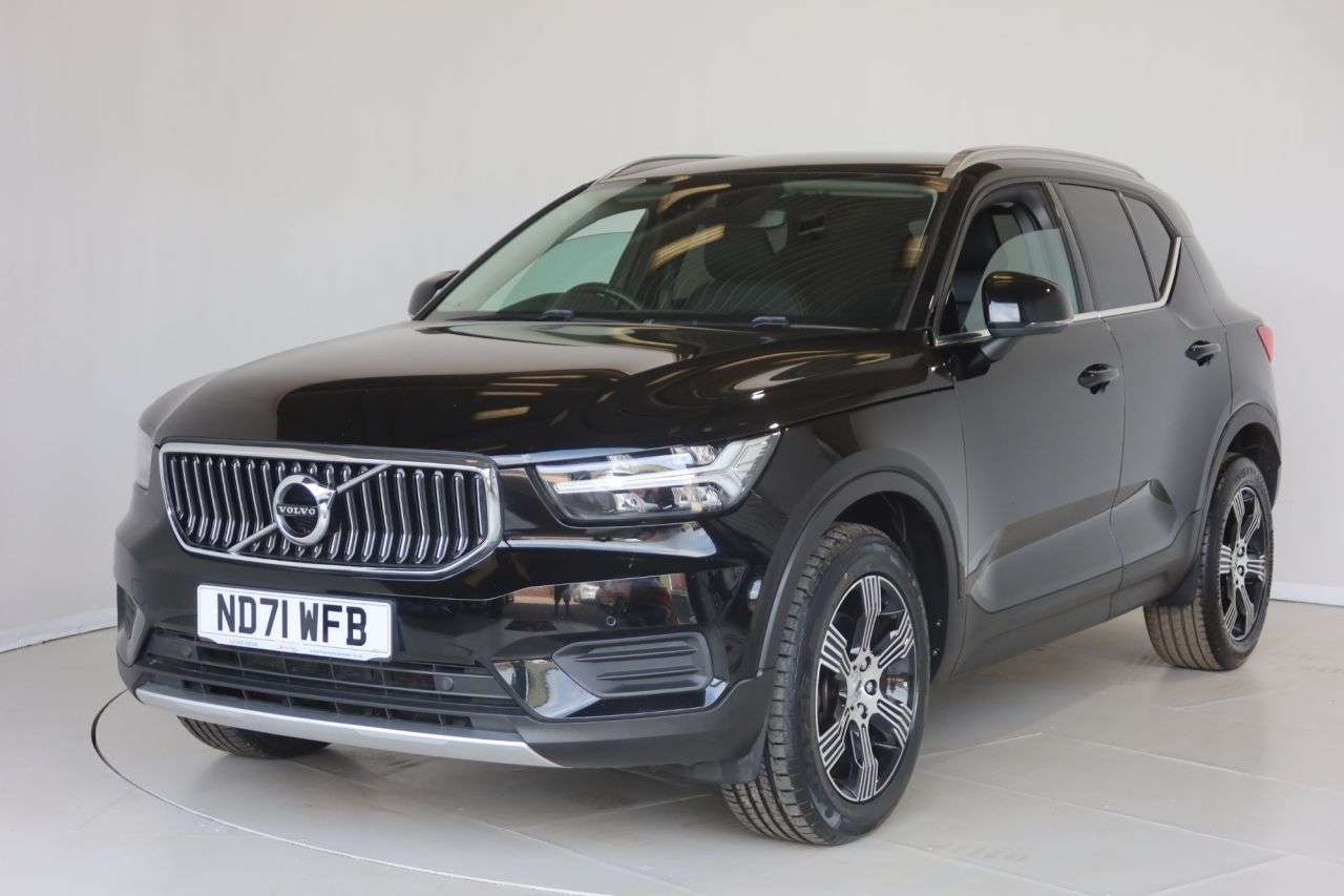A 2022 VOLVO XC40 2.0 B4 MHEV Inscription SUV 5dr Petrol Hybrid DCT Auto Euro 6 (s/s) (197 ps A 2022 VOLVO XC40 2.0 B4 MHEV Inscription SUV 5dr Petrol Hybrid DCT Auto Euro 6 (s/s) (197 ps