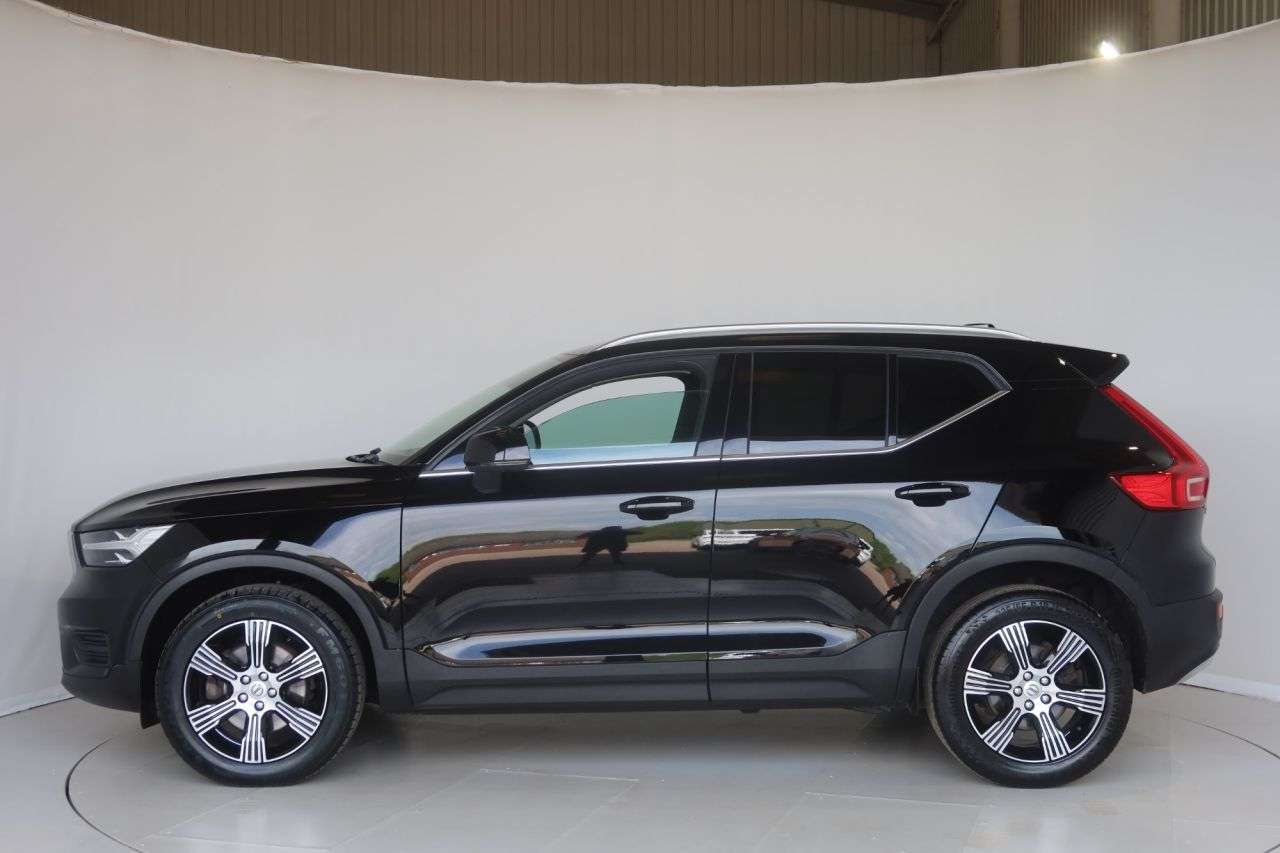 2022 VOLVO XC40 2022 VOLVO XC40