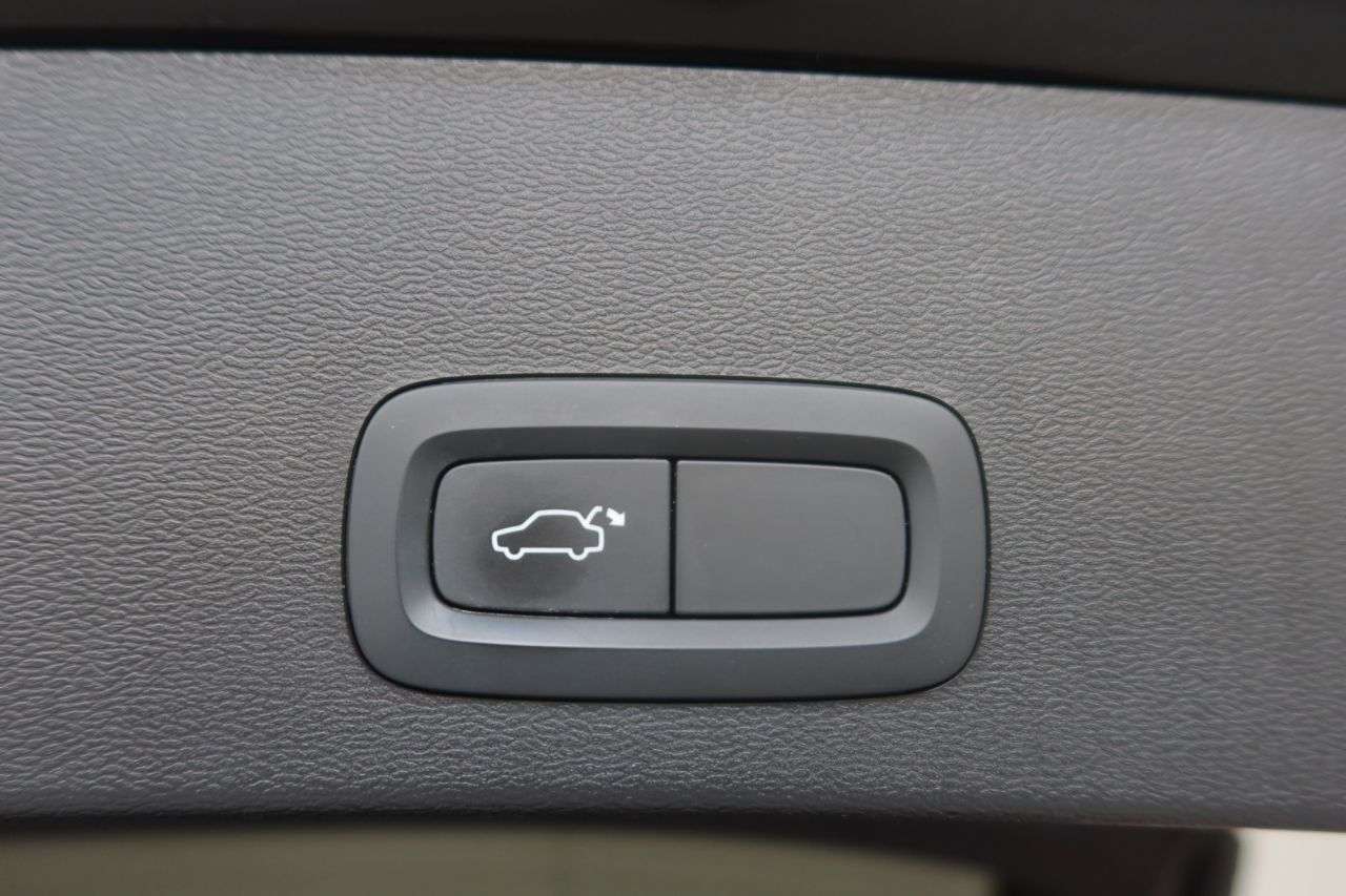 2022 VOLVO XC40 2022 VOLVO XC40