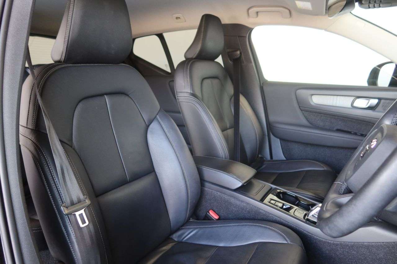 2022 VOLVO XC40 2022 VOLVO XC40