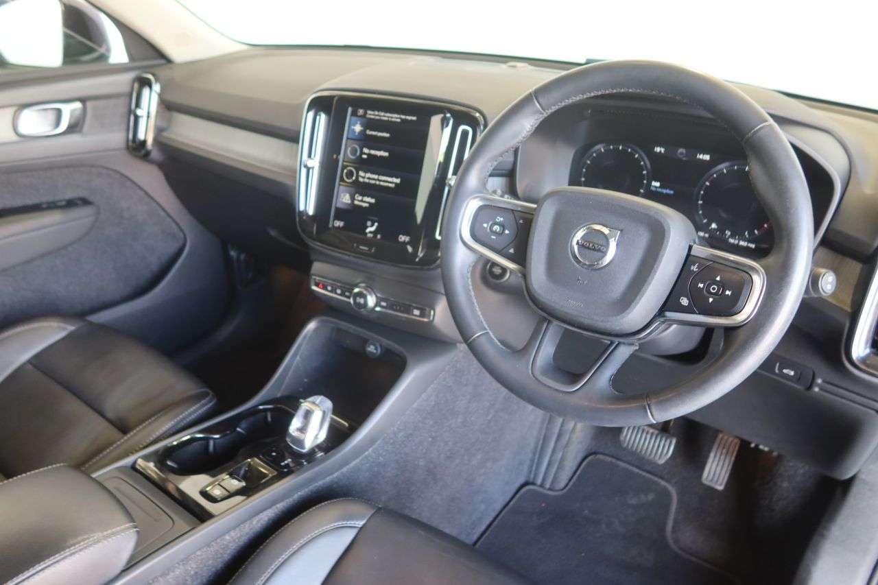 2022 VOLVO XC40 2022 VOLVO XC40