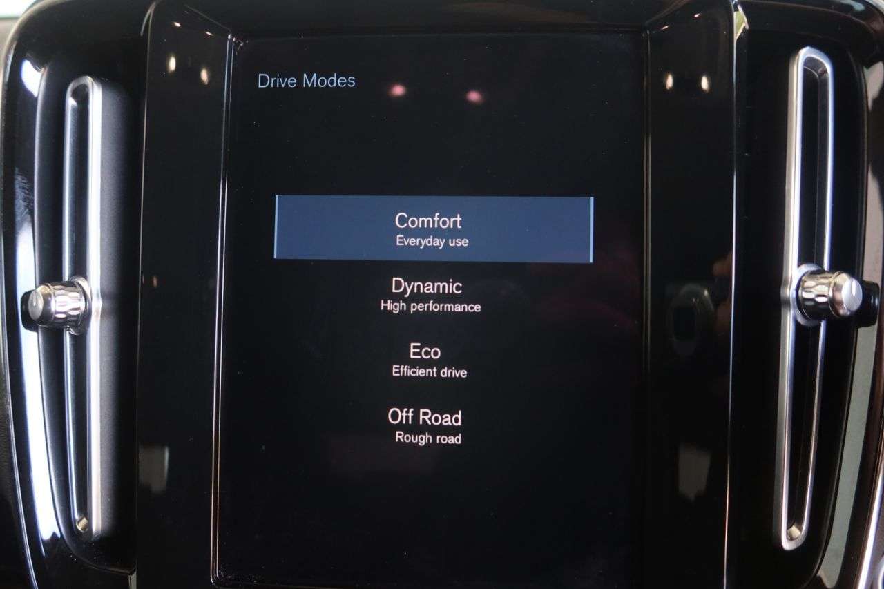 2022 VOLVO XC40 2022 VOLVO XC40