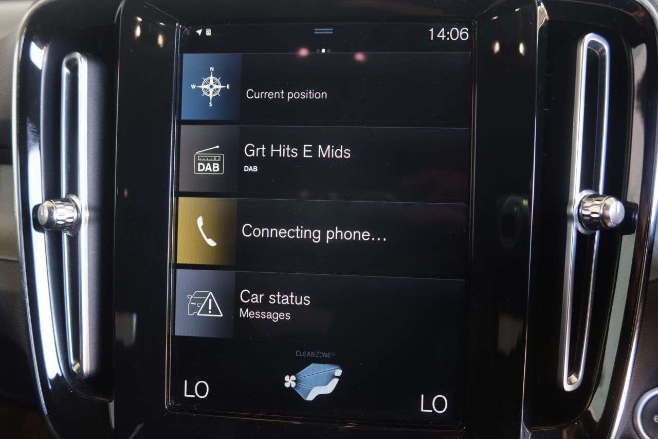 2022 VOLVO XC40 2022 VOLVO XC40