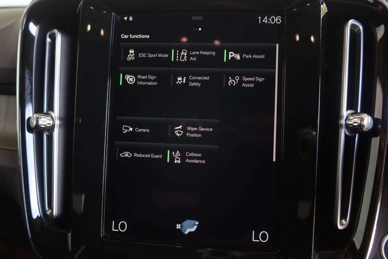 2022 VOLVO XC40 2022 VOLVO XC40
